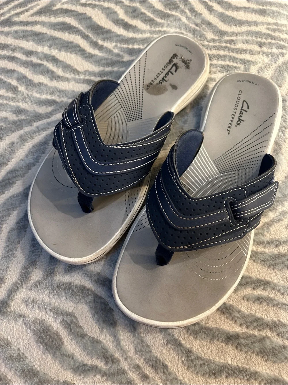 Clark’s Cloudsteppers Water Flip Flops Size 7